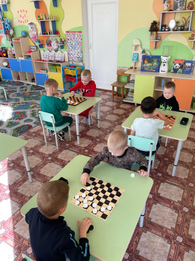 День шашек День шашек.